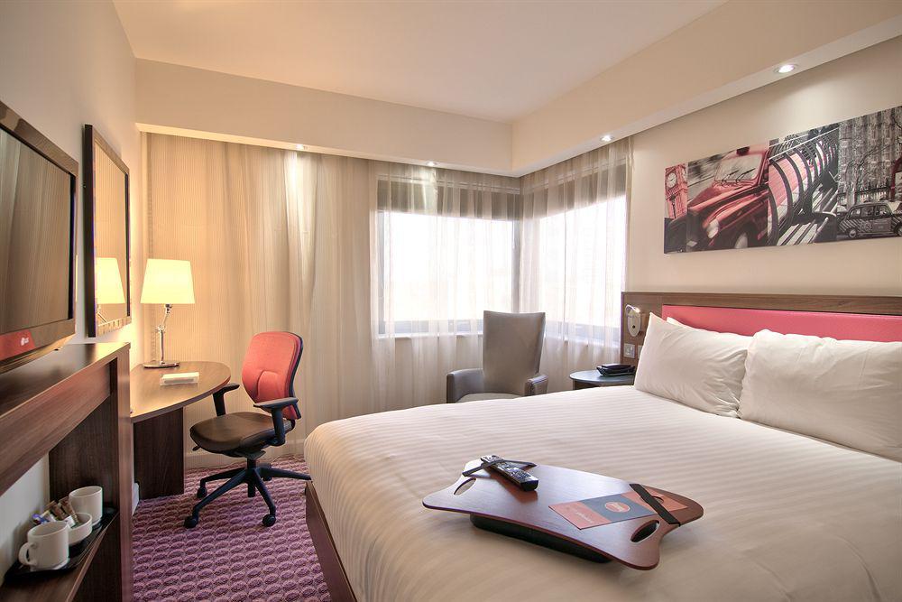 Hampton By Hilton London Croydon Hotel Екстериор снимка