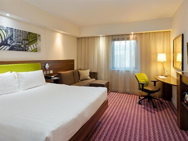 Hampton By Hilton London Croydon Hotel Екстериор снимка