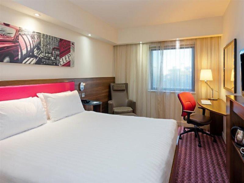 Hampton By Hilton London Croydon Hotel Екстериор снимка
