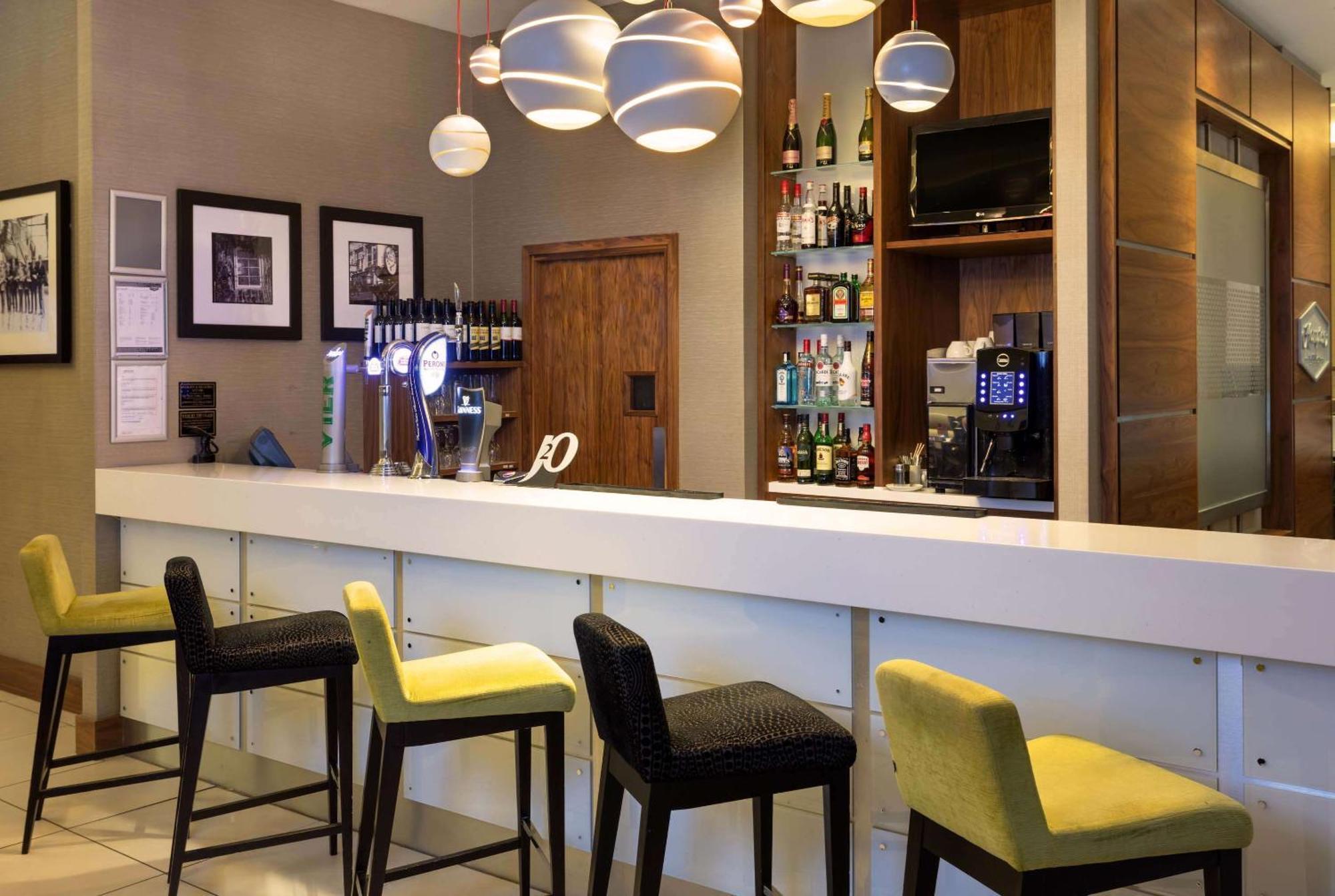 Hampton By Hilton London Croydon Hotel Екстериор снимка