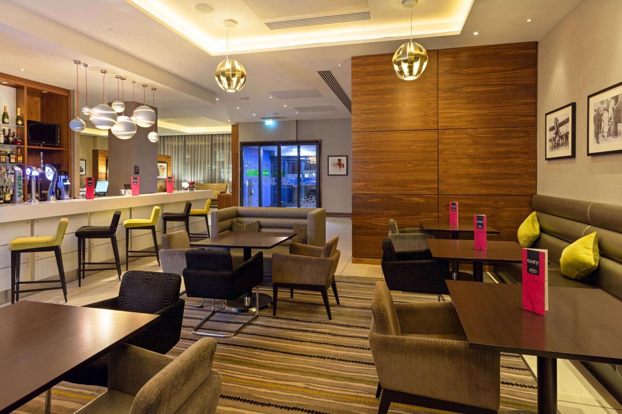 Hampton By Hilton London Croydon Hotel Екстериор снимка