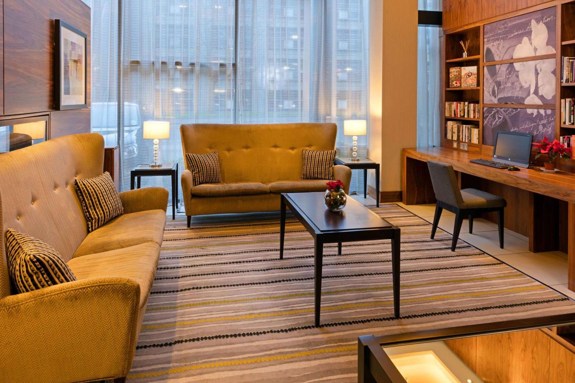Hampton By Hilton London Croydon Hotel Екстериор снимка