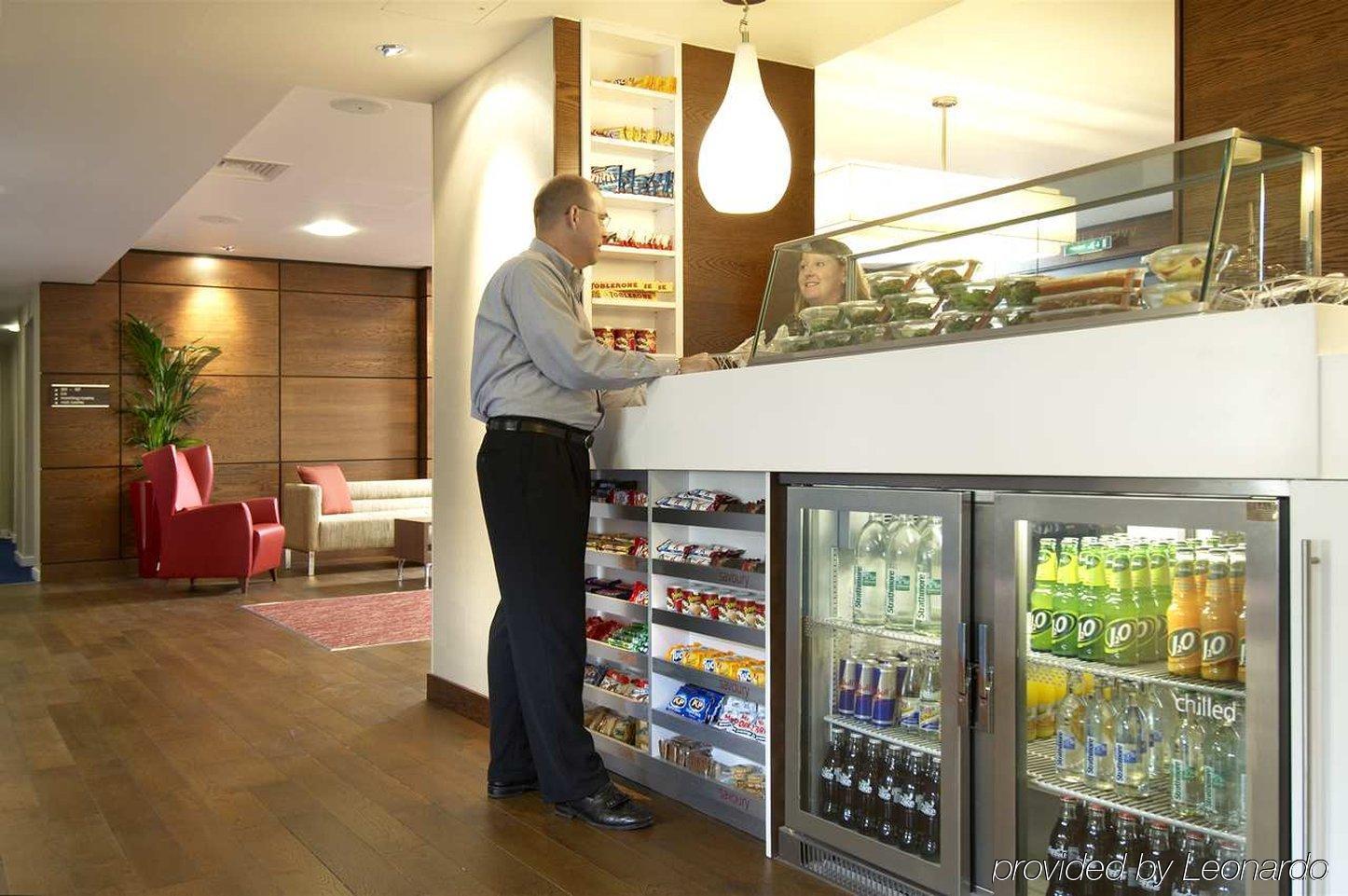Hampton By Hilton London Croydon Hotel Ресторант снимка