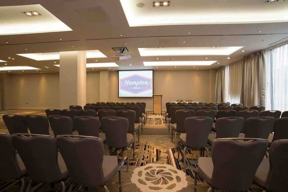 Hampton By Hilton London Croydon Hotel Екстериор снимка