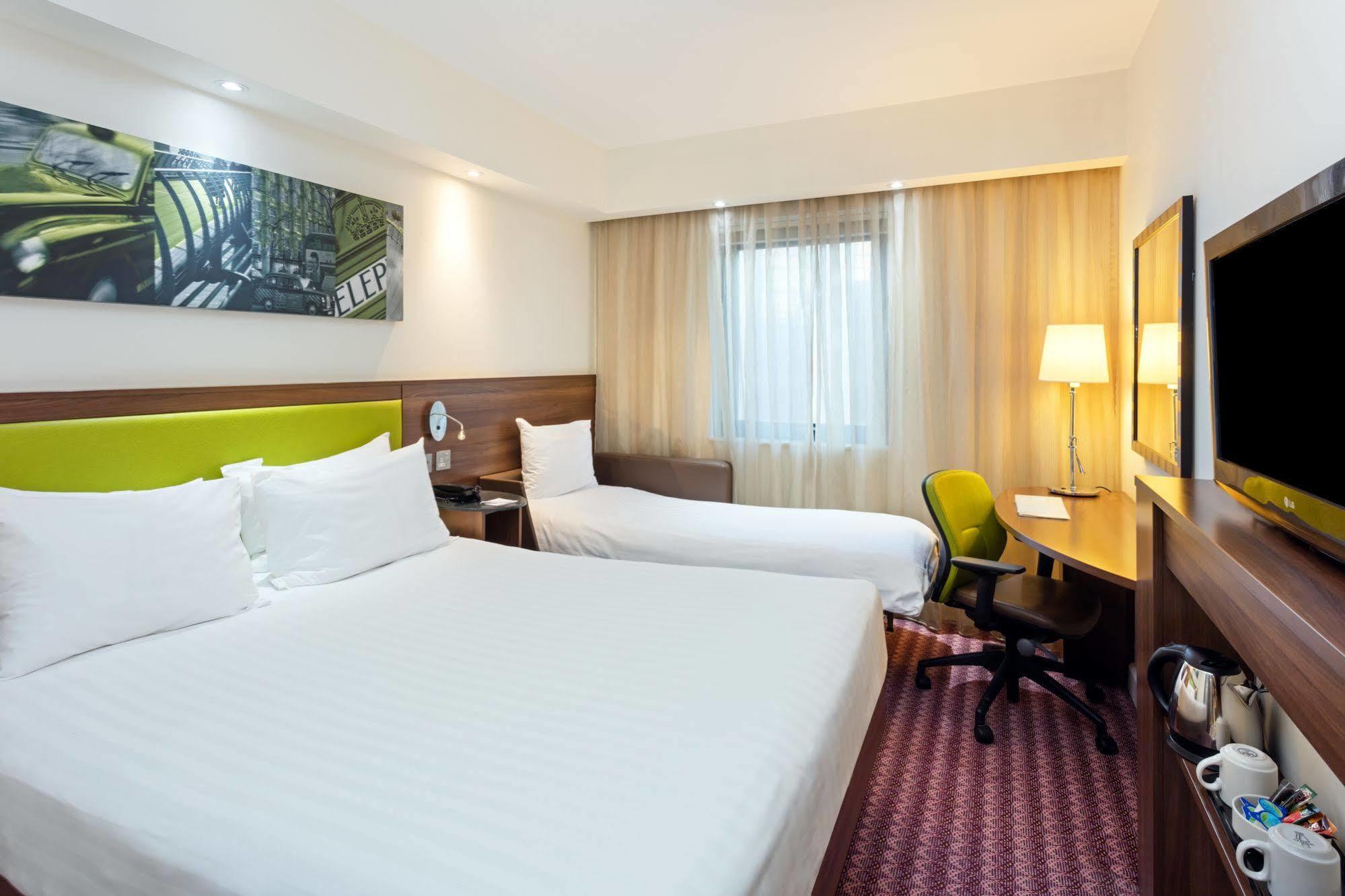 Hampton By Hilton London Croydon Hotel Екстериор снимка